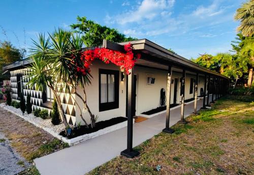 Cocoa Beach Apartment | Beach Bungalow By The Sea 4