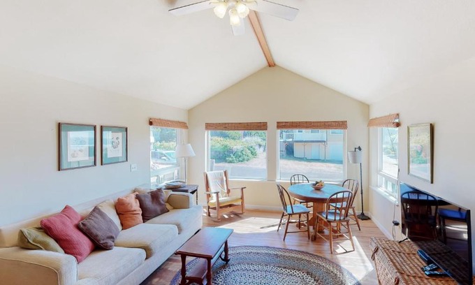Rockaway Beach House | Beach Cabin Getaway