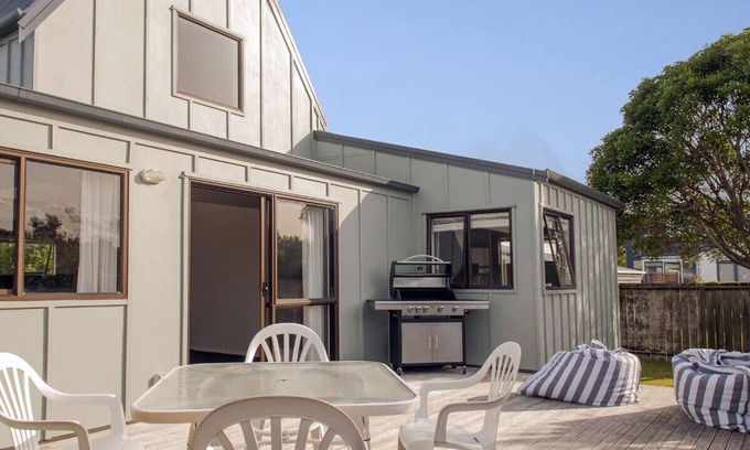 Whangamata Cottage | Beach Central - Whangamata Holiday Home