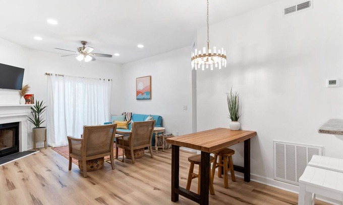 Wilmington Condo | Beach/City Escape 1 bed 1 bath condo with pool!