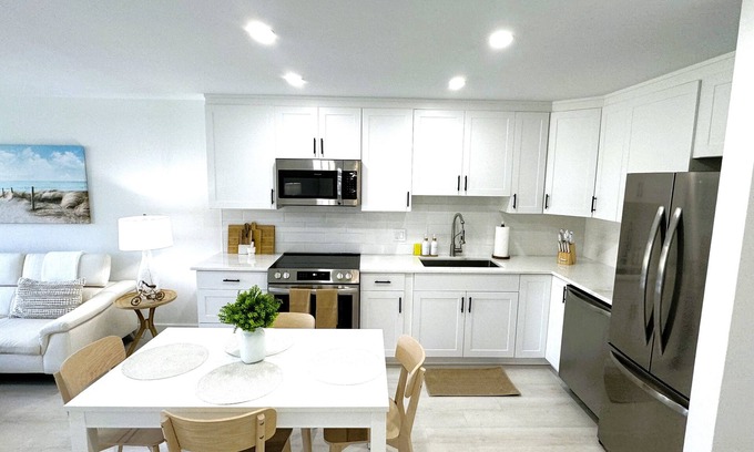 Fort Pierce Apartment | Beach Condo in Ocean Village !nEntire Rental Unit in Fort Pierce, Florida .n