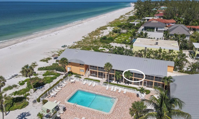 Whitney Beach Condo | Beach Condo: Open Thurs, $150/nt + Fees!