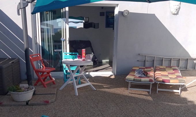 La Chaume Apartment | BEACH COTTAGE/STUDIO - Romance for 2 .Sheets/towels provided