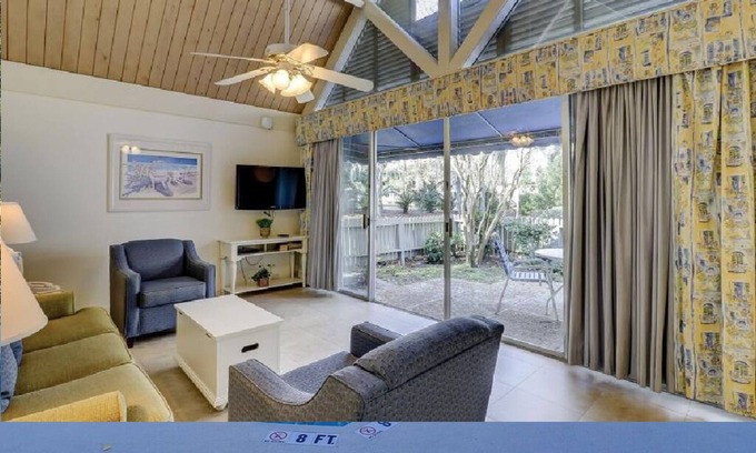 Palmetto Dunes Cottage | Beach Cottage: Village at Palmetto Dunes- WALK to Beach!