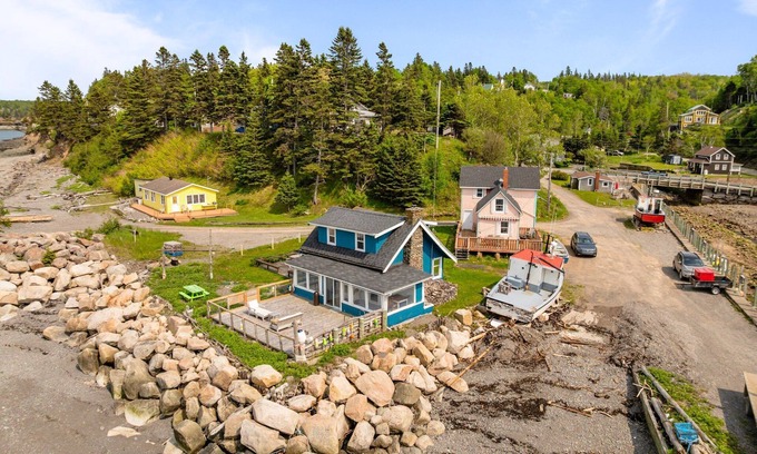 Harbourville Cottage | Beach Cottage for 4 people