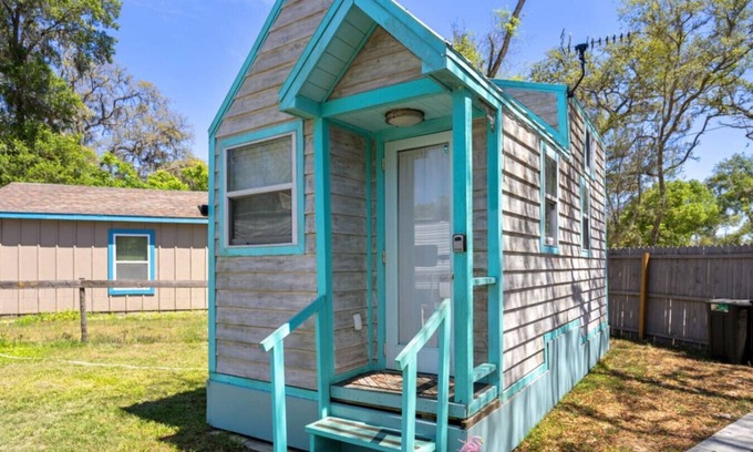 Umatilla House | Beach Cottage Tiny Home