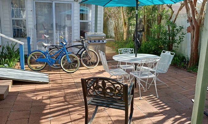Biloxi House | BEACH & DOWNTOWN 5 BLOCKS, COURTYARD WITH GRILL, FULL HOUSE GENERATOR, 4 BIKES