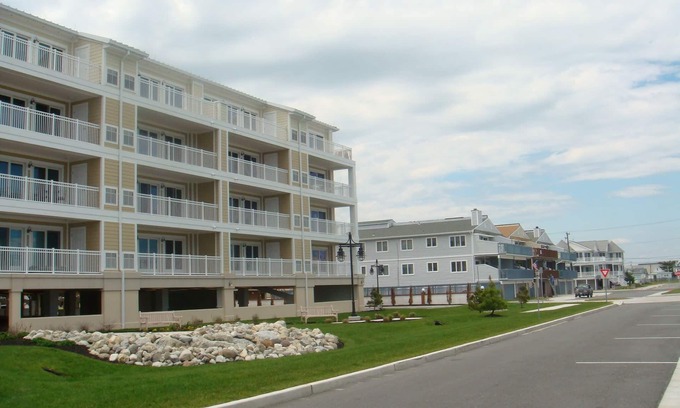 North Wildwood Condo | Beach front 4BR/3BA two level penthouse