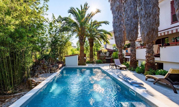 Pjescana Uvala House | Beach front home in Pula with sauna