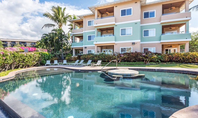 Kahaluu Bay Condo | Beach Front Ocean View Penthouse (Top Floor) Corner Unit with GREAT Internet!