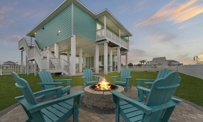 Indian Beach House | Beach Getaway. 2 King Beds. Walk to Beach. Fire Pit, BBQ Grill and Ping Pong