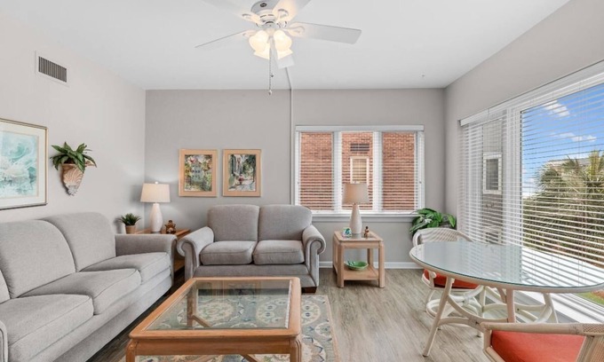Georgetown County Condo | Beach Getaway 3rd Flr Oceanview 2 Bdrm