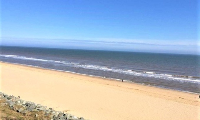 Scratby Ski Chalet | Beach Haven on quiet site walk to beach, nr Gt Yarmouth & Broads