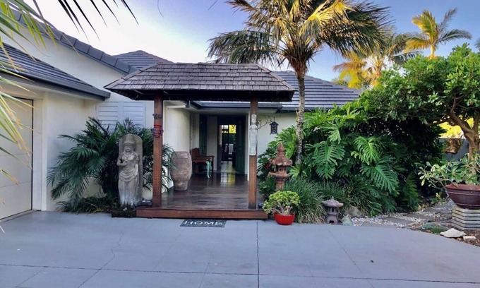 Wurtulla House | Beach Heaven - You'll hear the waves crashing