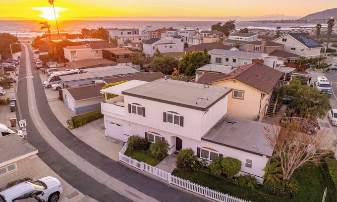 Pierpont Bay House | Beach House just 99 Steps to the Sand in Pierpont Beach- Dog Friendly