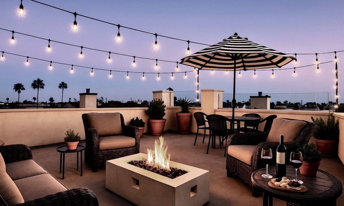 Hollywood House | Beach House just Steps to the Sand - Star Gazing Roofdeck + Dog-friendly!