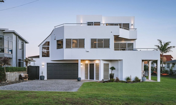 Whangamata House | BEACH HOUSE Whangamatā (BEACH HOUSE) - 100m from Harbour