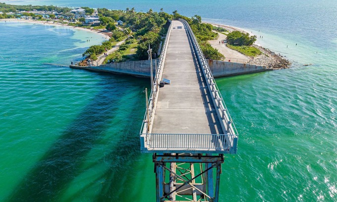 Breezeswept Beach Estates House | Beach house with Water View, Florida Keys