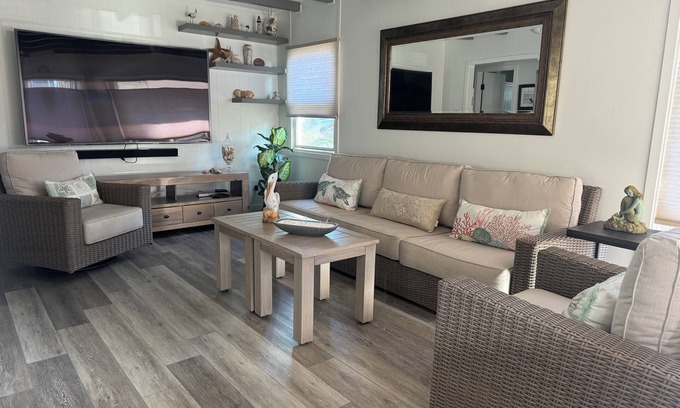 West Newport Cottage | Beach it Here- 5 min. walk to the beach, remodeled and close to all amenities