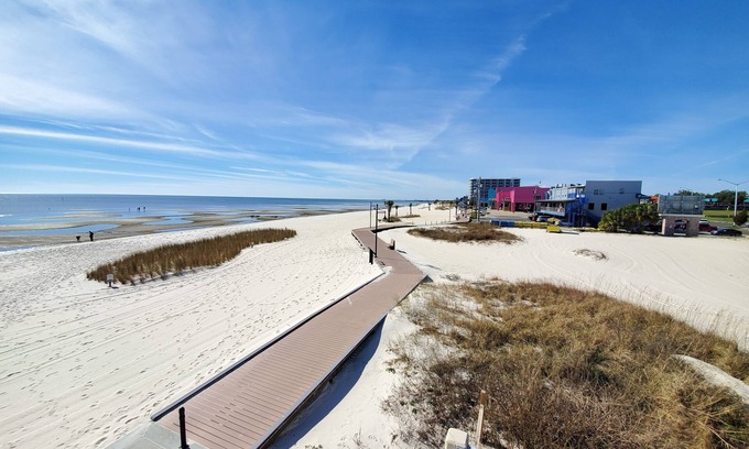 Biloxi Condo | Beach Life Condo 89. Pools! Beach! Casinos! FUN!