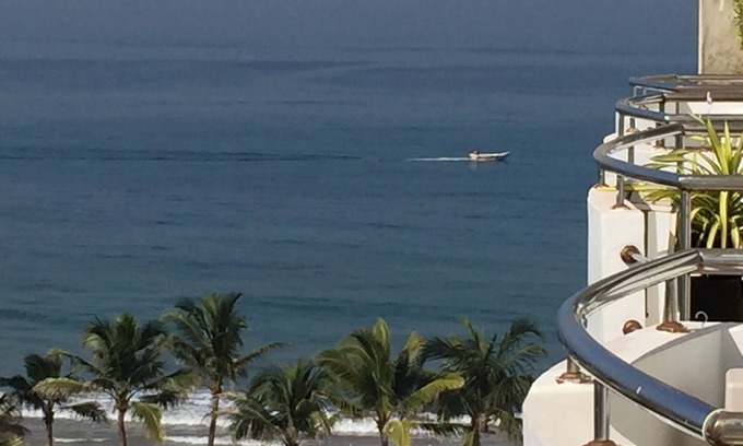 Mount Lavinia Condo | Beach Luxury Apartment in Srilankanfurnished apartment opposite Mt Lavinia beach
