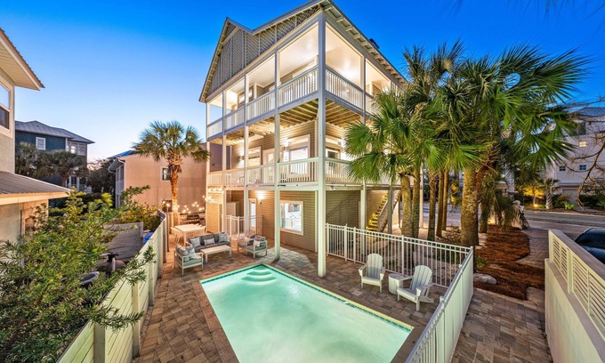 Seawalk Circle House | Beach Music l 30A l Bike to Seaside l Outdoor Dining l Pool l Bikes