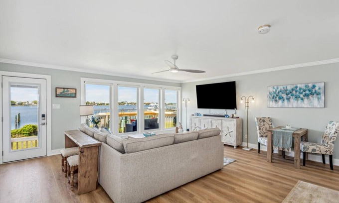 Treehouse Villa | Beach N` Bay Hideaway - Boat Dock!