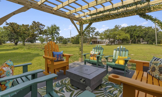 Gulfport House | Beach Oasis 5-bedroom Single-Level Family Home within walking distance to Beach