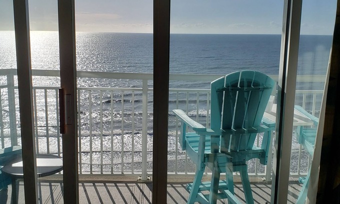 Crescent Beach Condo | Beach-Oceanfront Fall Discount Owner Direct Deluxe 2BR/2BA Updated w/Balconies