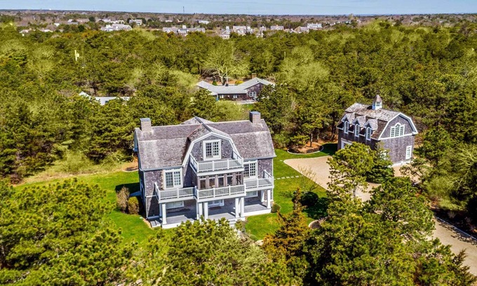 Katama House | Beach Plum Meadows: Exquisite Katama Luxury Home Near South Beach