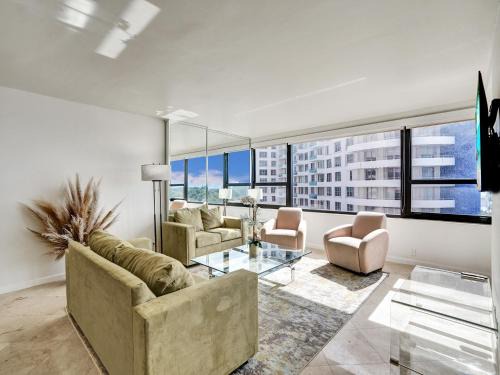 Mid Beach Apartment | Beach Resort condo 921