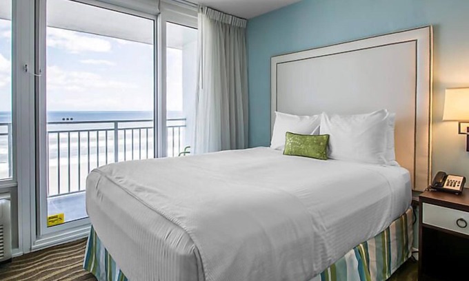 Daytona Beach Shores Resort | Beach Resort with Ocean Front Pool and Hot Tub