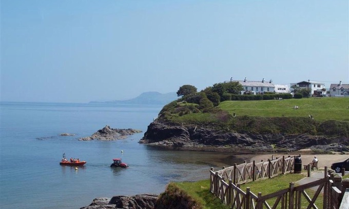 Aberporth House | Beach Retreat