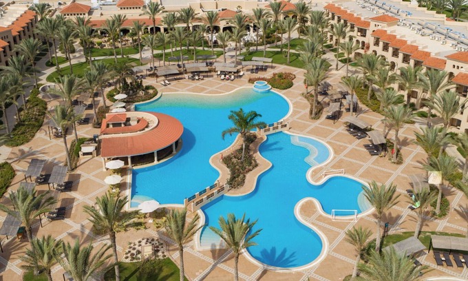 Marsa Matruh Hotel | Beach Room for Family Vacations with 4 Swimming Pools, Kids Club, and Breakfast!