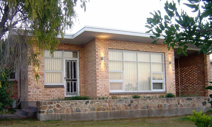 Port Lincoln House | Beach, Shops, Park, Eyre Peninsula and Pets are welcome!