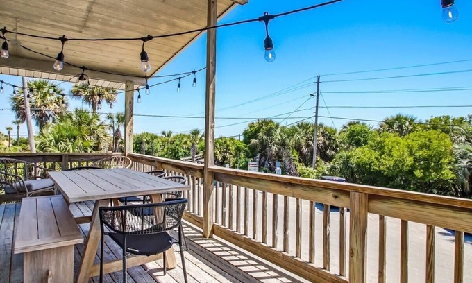 Tybee Island House | Beach Vacation! Walkable to Dining&Shopping-Unit C