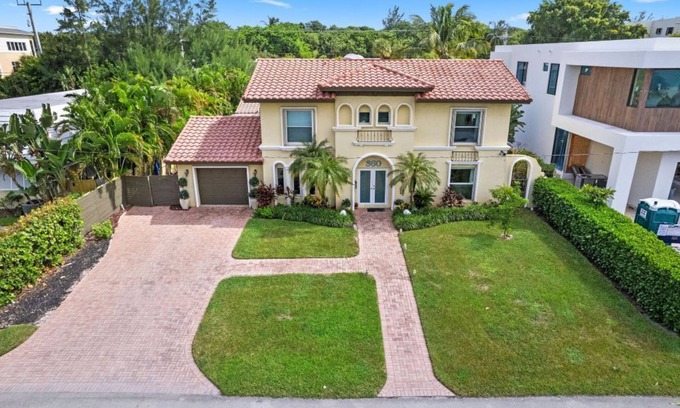 Boca Raton House | Beach Villa! Boca Raton! Book Early for Seasonal Discounts!