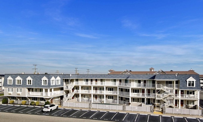 Avalon Condo | BEACHBLOCK LOCATION! Merrimac Resort condominium with newly renovated bathroom