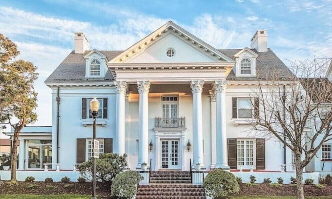 Atlantic City House | BEACHBLOCK Mansion 9BD, 5BTH+2HLF BTH IN AC NEAR VENTNOR with Hot Tub