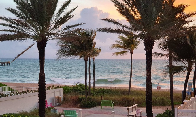 East Fort Lauderdale Condo | Beachfront Bliss in Lauderdale-by-the-Sea – Step Straight into the Sand!