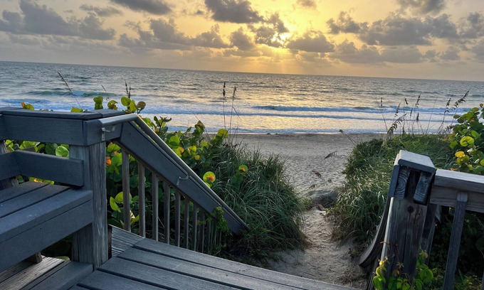 Stuart Condo | Beachfront! 3rd Floor Corner Unit, Enjoy Sunrise to Sunset