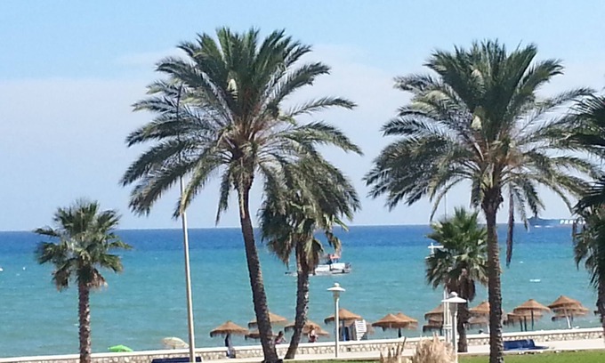 Carretera de Cadiz Apartment | Beachfront 4bedrooms apartment free parking