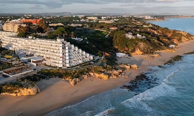 Oura Hotel | Beachfront Accommodation in Oura Beach! 2 Modern Suites, 2 Outdoor Pools, Spa!