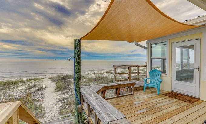 Alligator Point House | Beachfront Alligator Point Retreat: Steps to Sand!