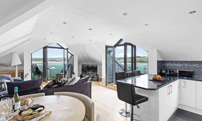 Rock Apartment | Beachfront apartment in Rock - Parking - Sea Views