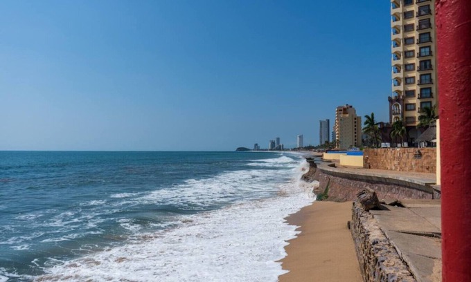 Marina Mazatlan Apartment | Beachfront apartment with pool in Cerritos