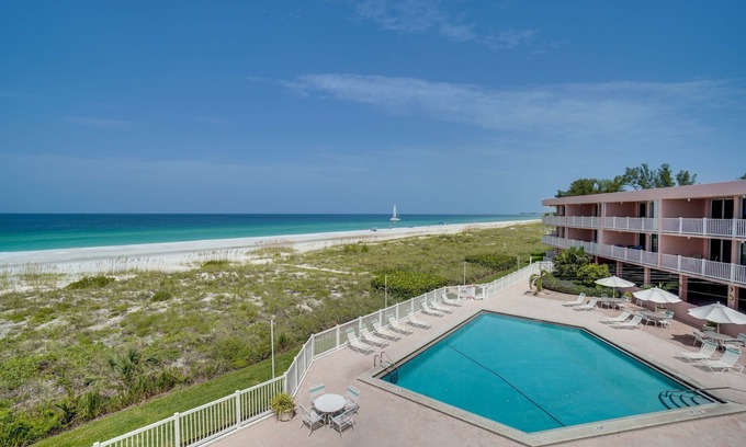Bradenton Beach Condo | Beachfront - Aqua Blu at AMI Club 27 by SeaBreeze Vacation