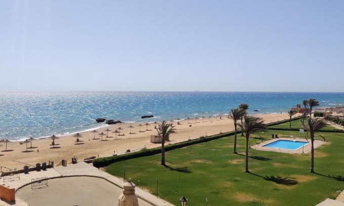 Zafarana Apartment | Beachfront Bliss Experience panoramic Seaview Families only
