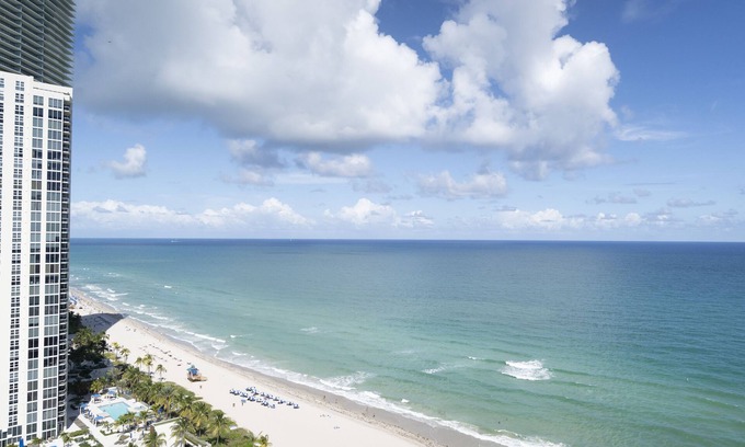 Sunny Isles Beach Resort | Beachfront Condo at Luxury Resort in Sunny Isles