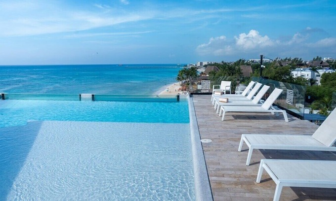 Zazil-ha Apartment | Beachfront Condo | Oceanview Roof Pool | Bar | Gym